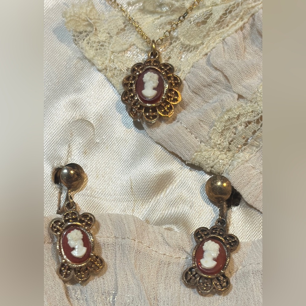 14k gold Plated Vintage Cameo necklace & earrings set